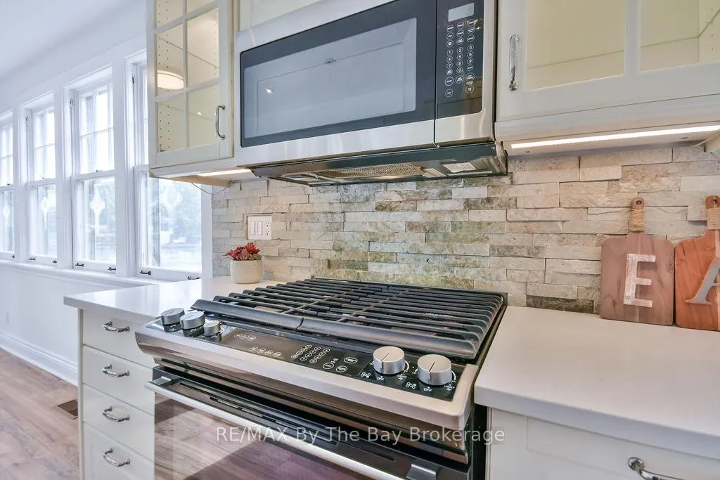 Photo 6 of Unit 3, 1067 Mosley Street, Wasaga Beach — HOMEH