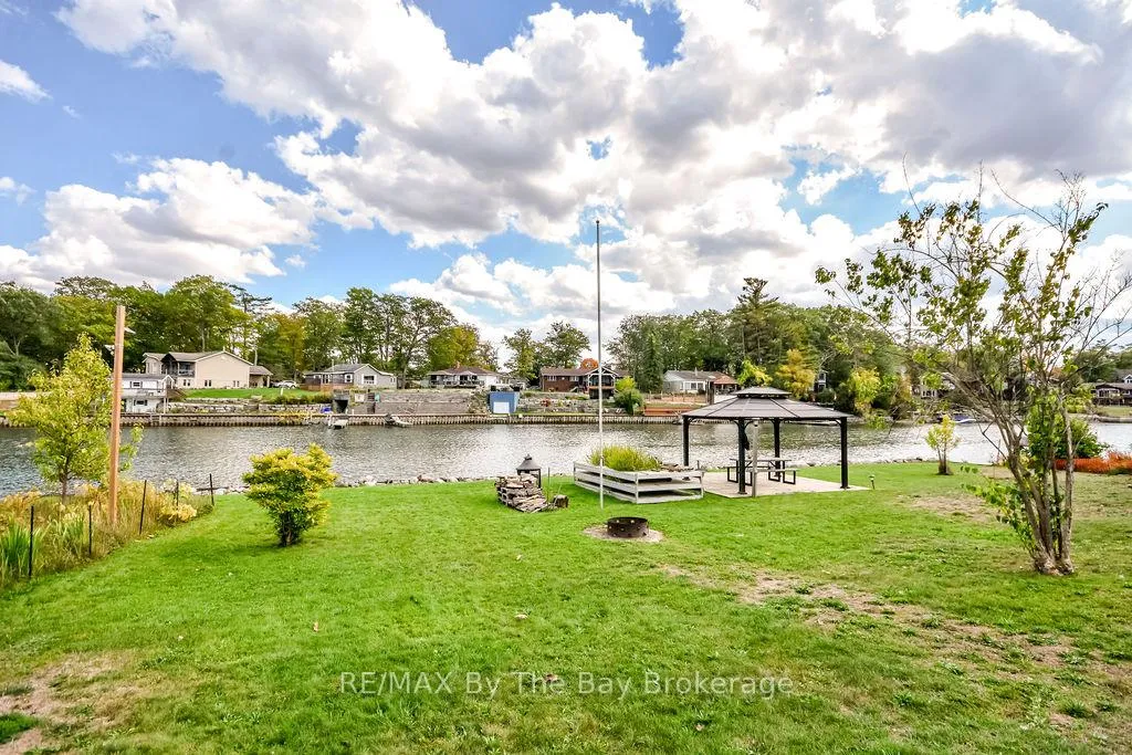 Photo 19 of Unit 3, 1067 Mosley Street, Wasaga Beach — HOMEH