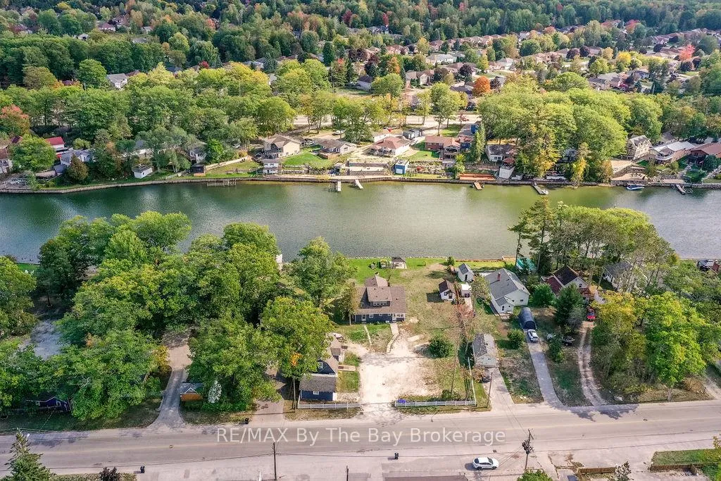 Photo 21 of Unit 3, 1067 Mosley Street, Wasaga Beach — HOMEH