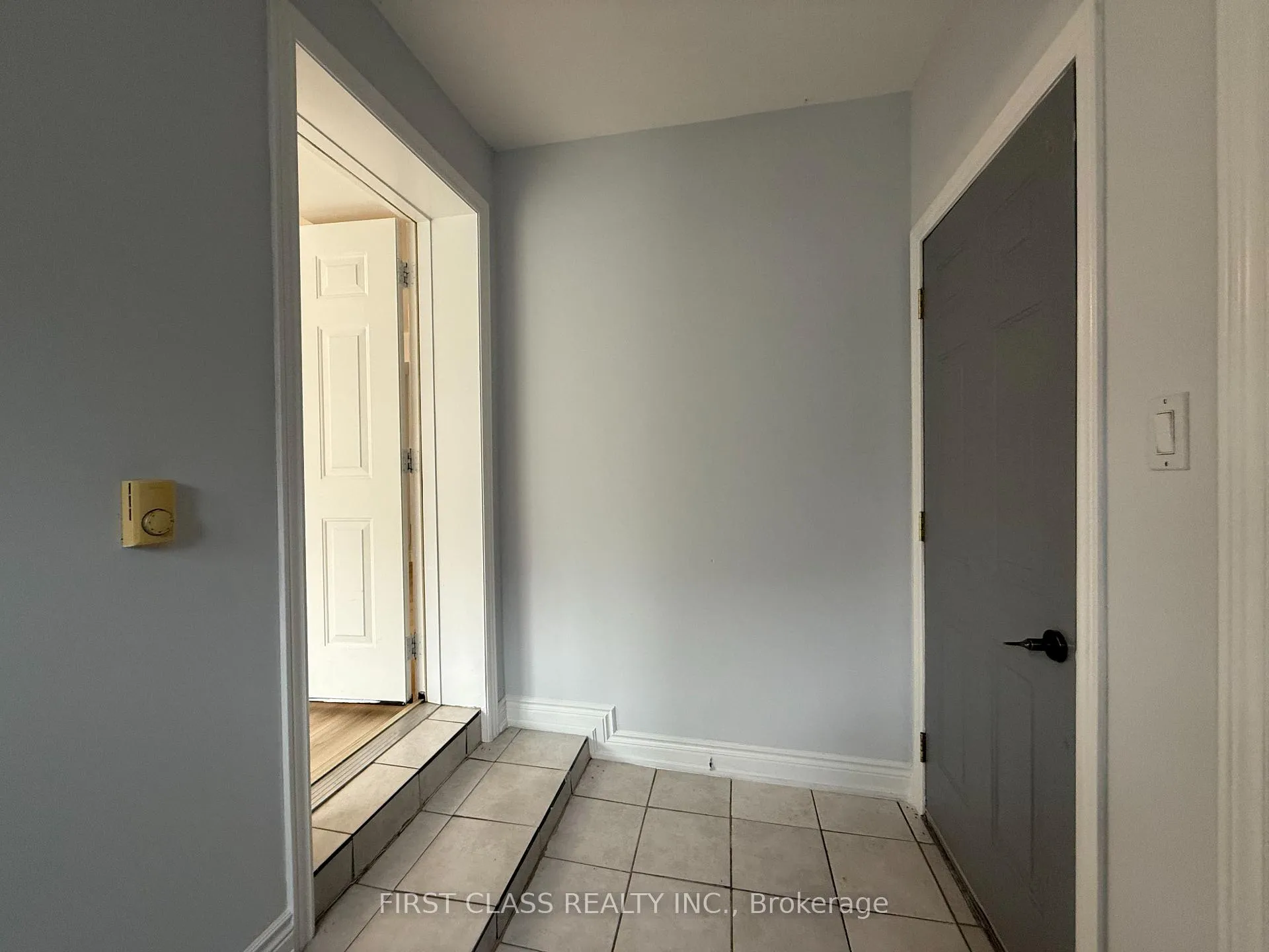 Photo 4 of 131 Santa Maria Trail, Vaughan, Vellore Village — HOMEH