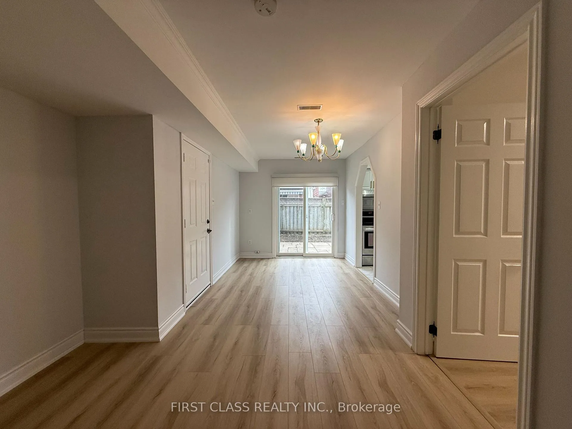 Photo 7 of 131 Santa Maria Trail, Vaughan, Vellore Village — HOMEH