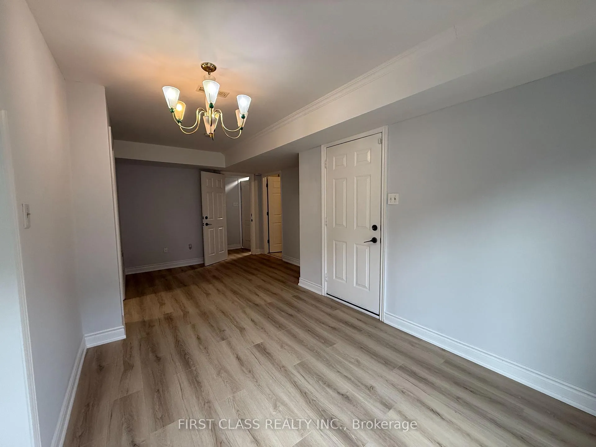 Photo 8 of 131 Santa Maria Trail, Vaughan, Vellore Village — HOMEH