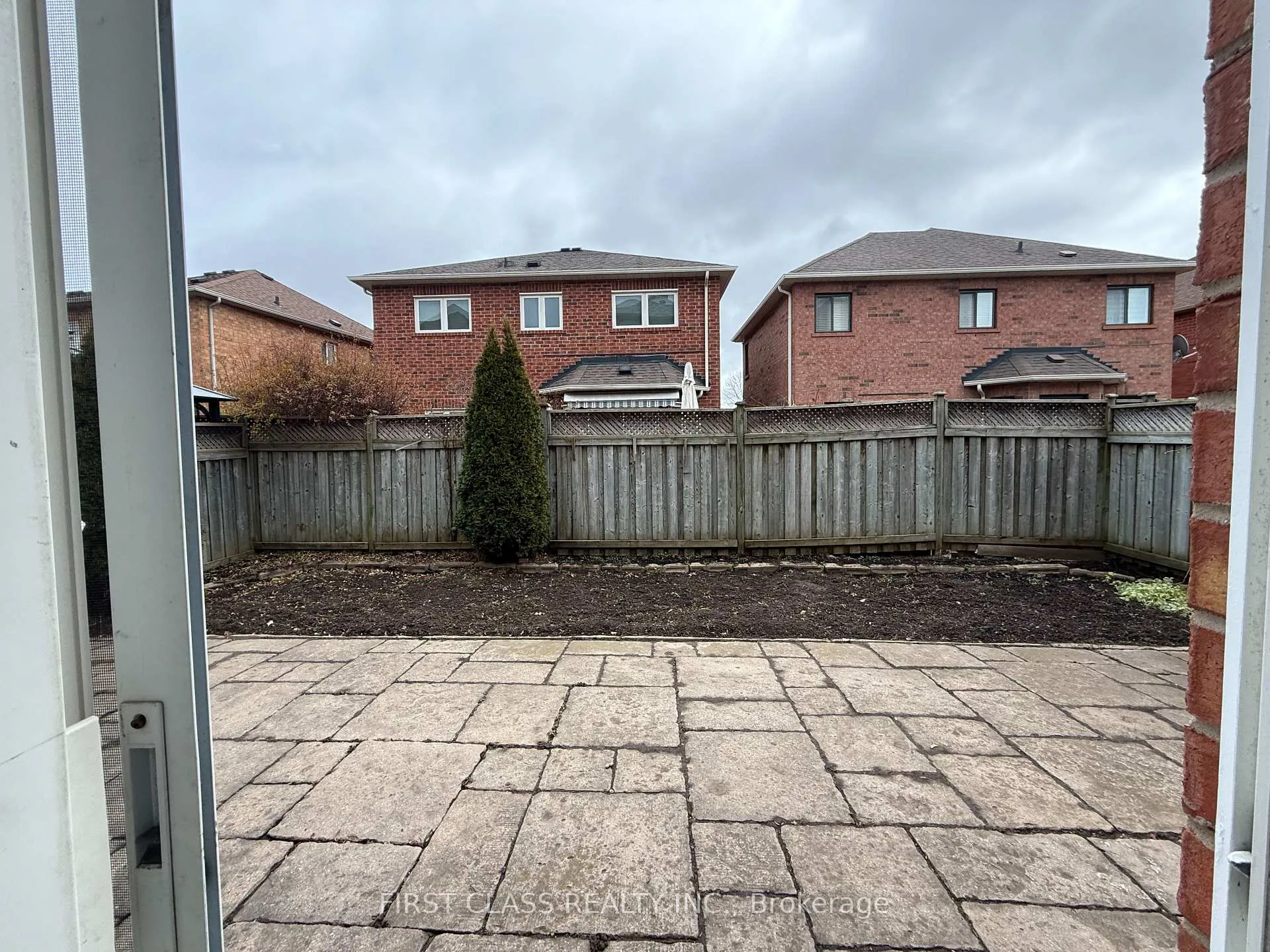 Photo 16 of 131 Santa Maria Trail, Vaughan, Vellore Village — HOMEH