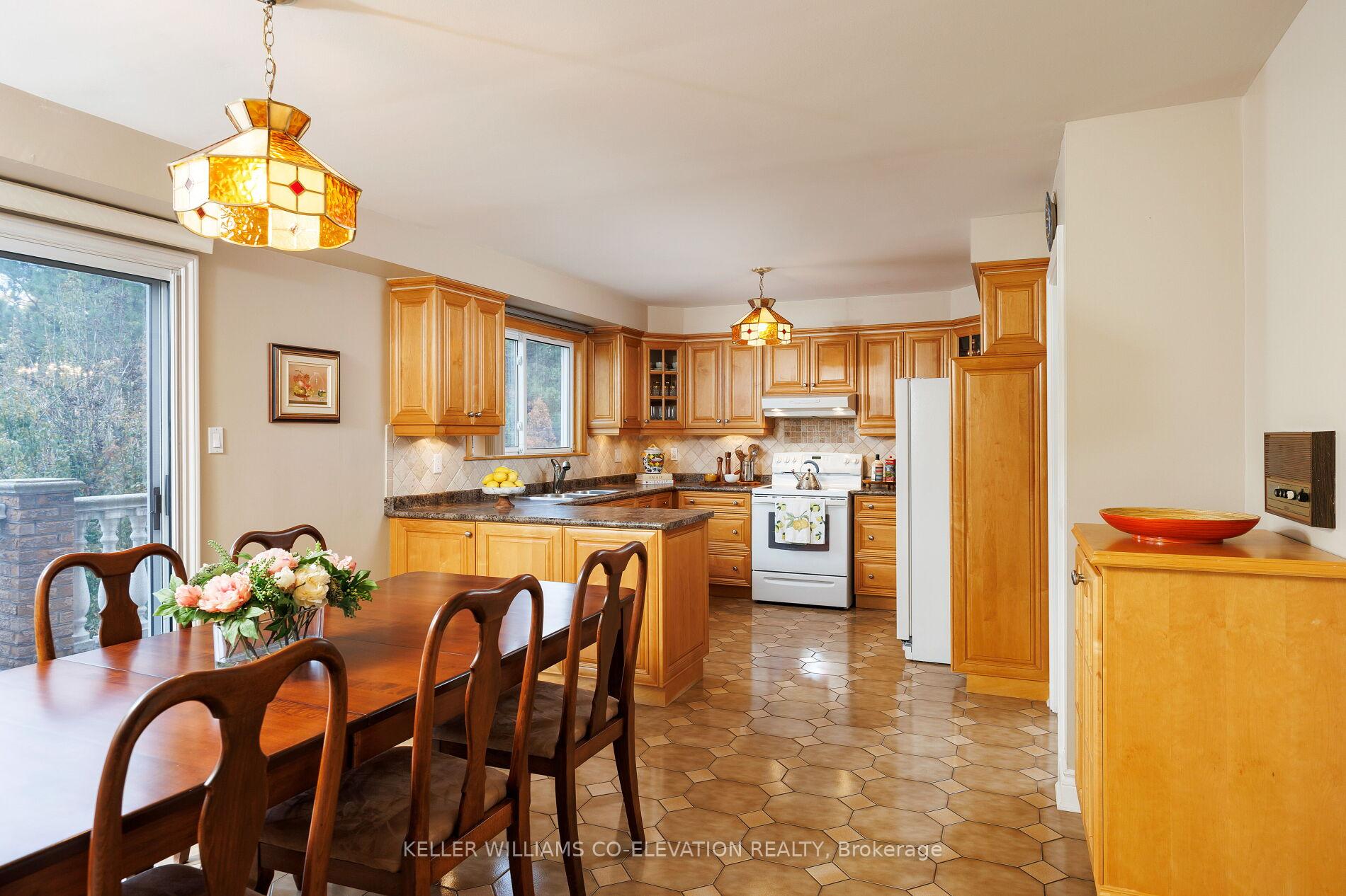 Photo 12 of 73 Queenston Crescent, Vaughan, East Woodbridge — HOMEH
