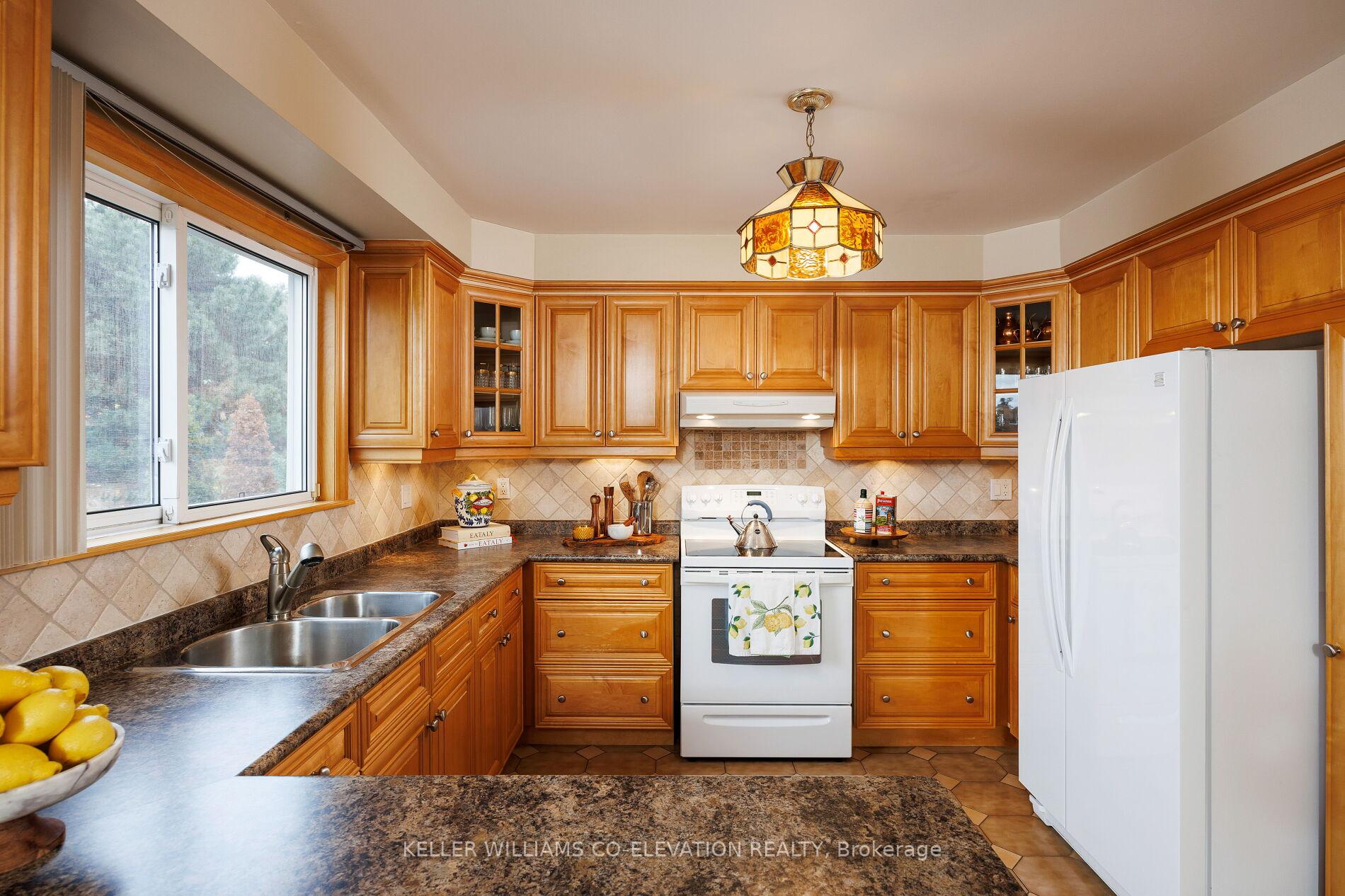 Photo 14 of 73 Queenston Crescent, Vaughan, East Woodbridge — HOMEH