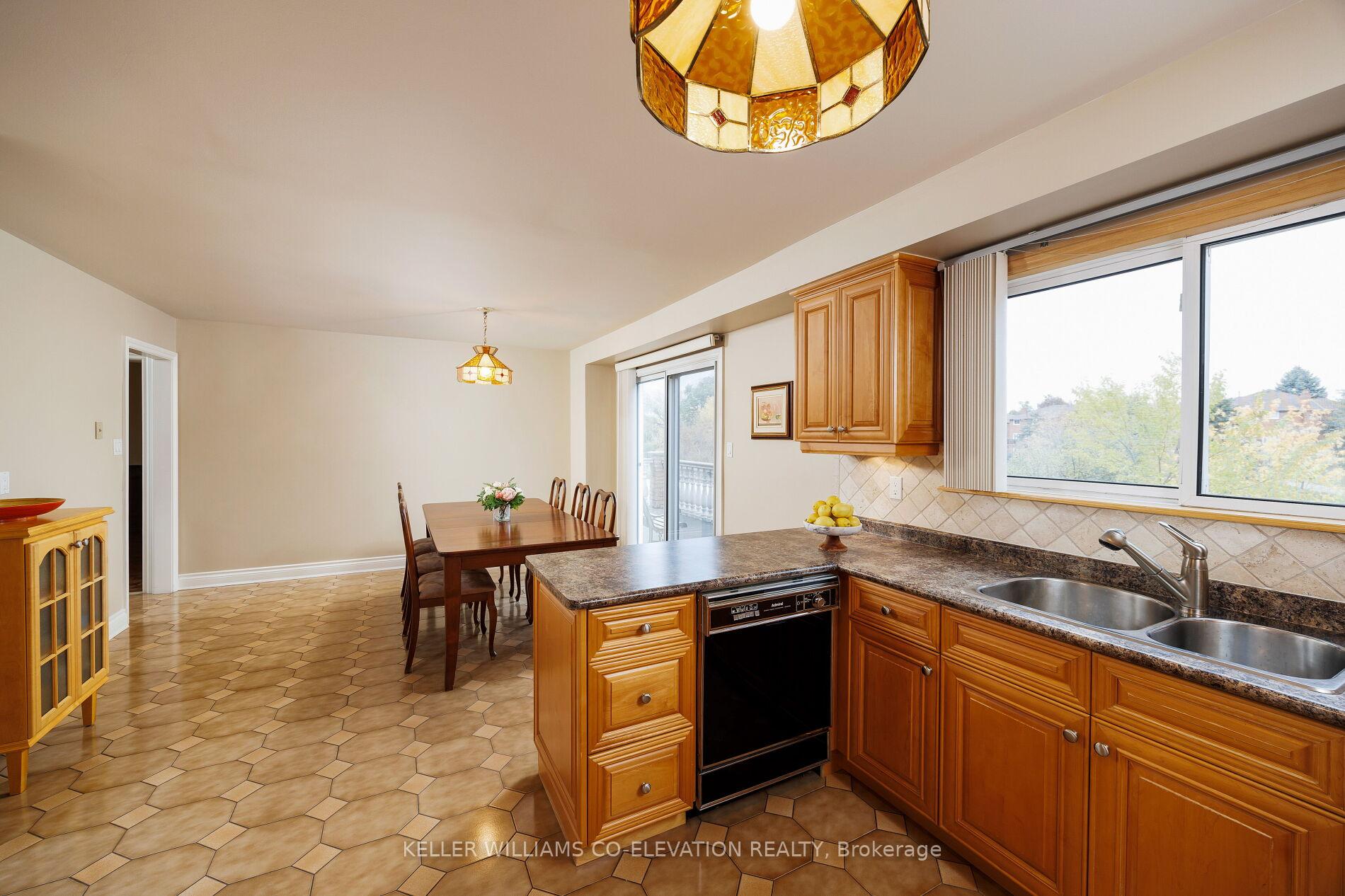 Photo 15 of 73 Queenston Crescent, Vaughan, East Woodbridge — HOMEH