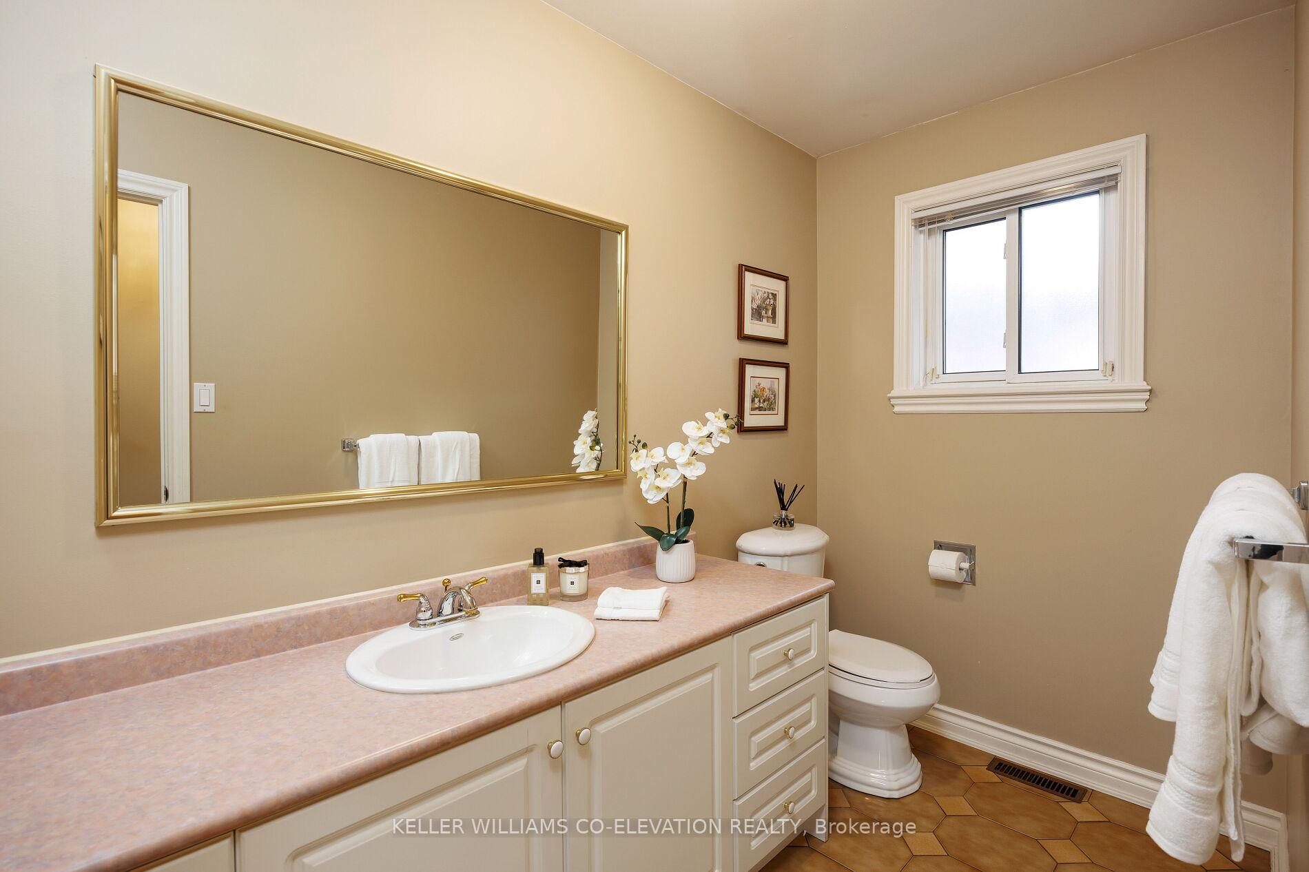 Photo 23 of 73 Queenston Crescent, Vaughan, East Woodbridge — HOMEH