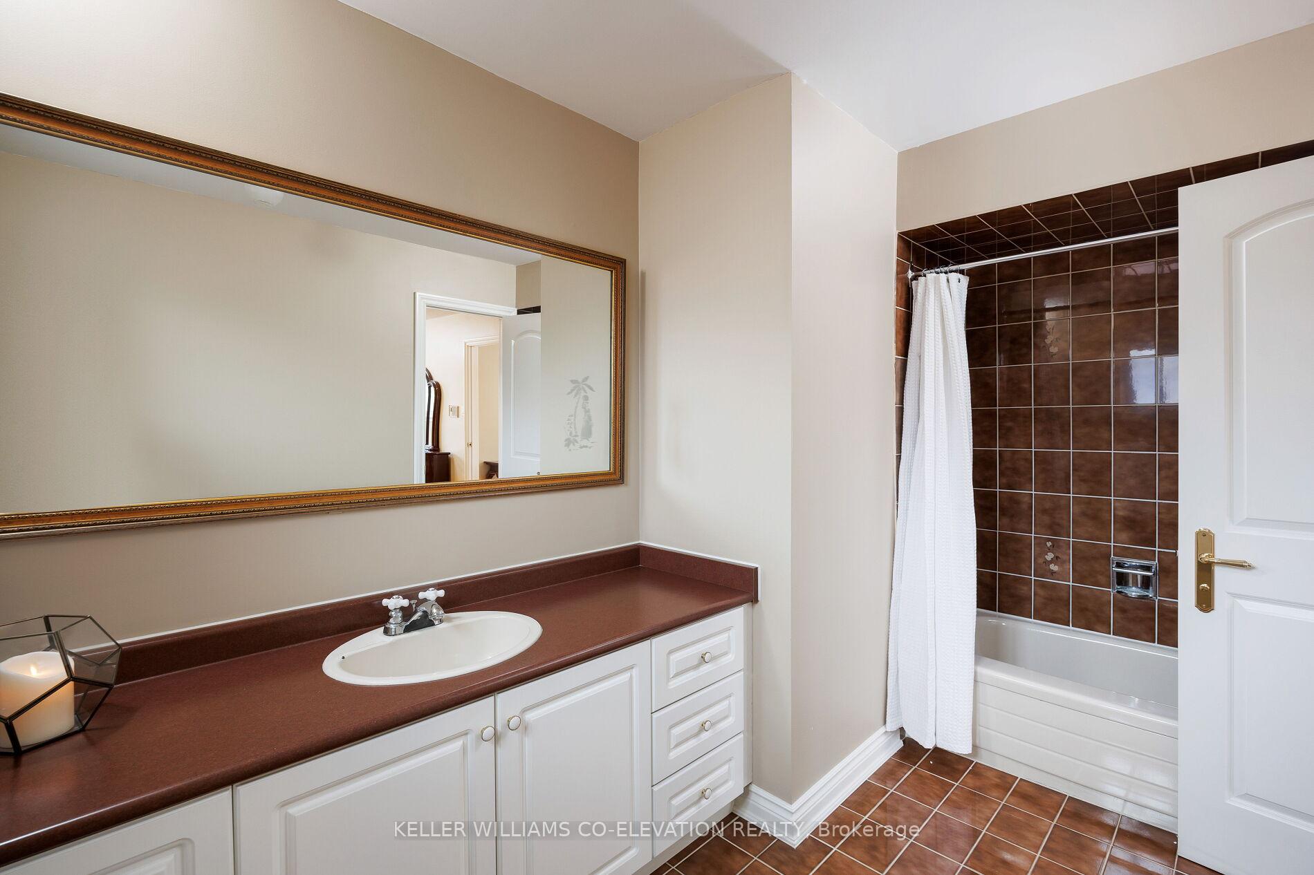 Photo 27 of 73 Queenston Crescent, Vaughan, East Woodbridge — HOMEH