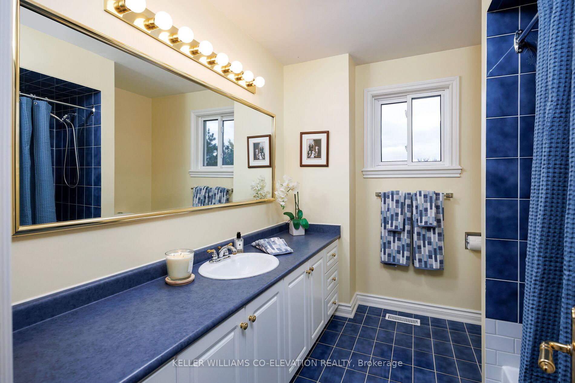 Photo 28 of 73 Queenston Crescent, Vaughan, East Woodbridge — HOMEH