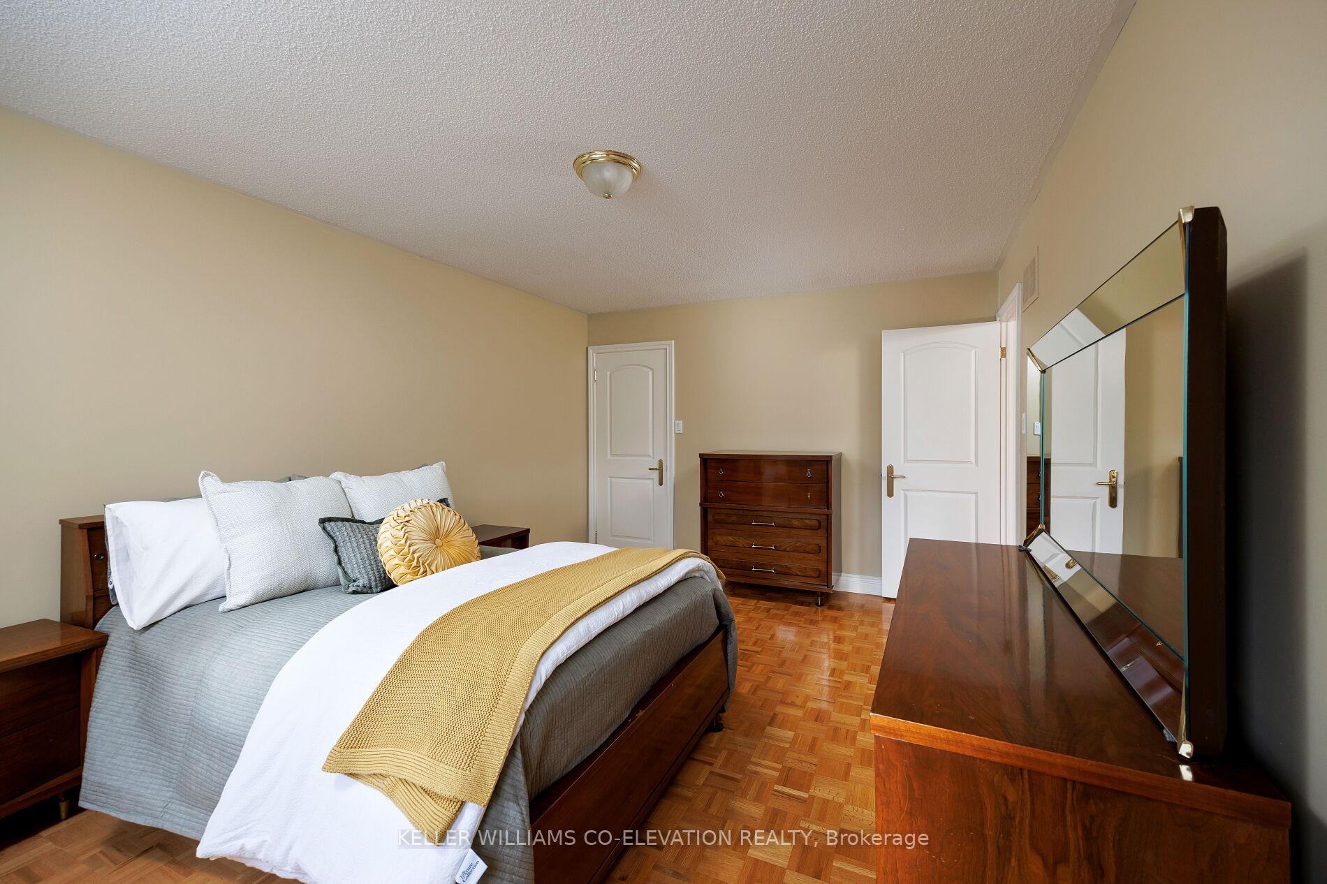 Photo 31 of 73 Queenston Crescent, Vaughan, East Woodbridge — HOMEH