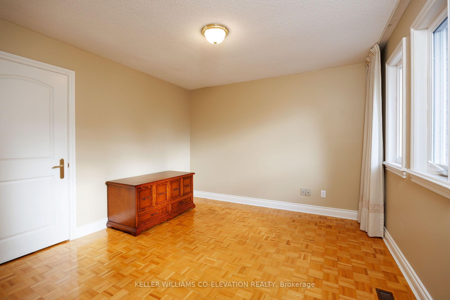 Photo 32 of 73 Queenston Crescent, Vaughan, East Woodbridge — HOMEH