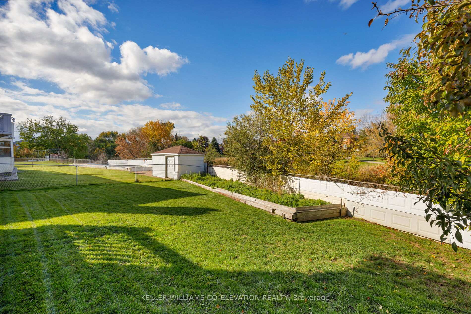 Photo 42 of 73 Queenston Crescent, Vaughan, East Woodbridge — HOMEH