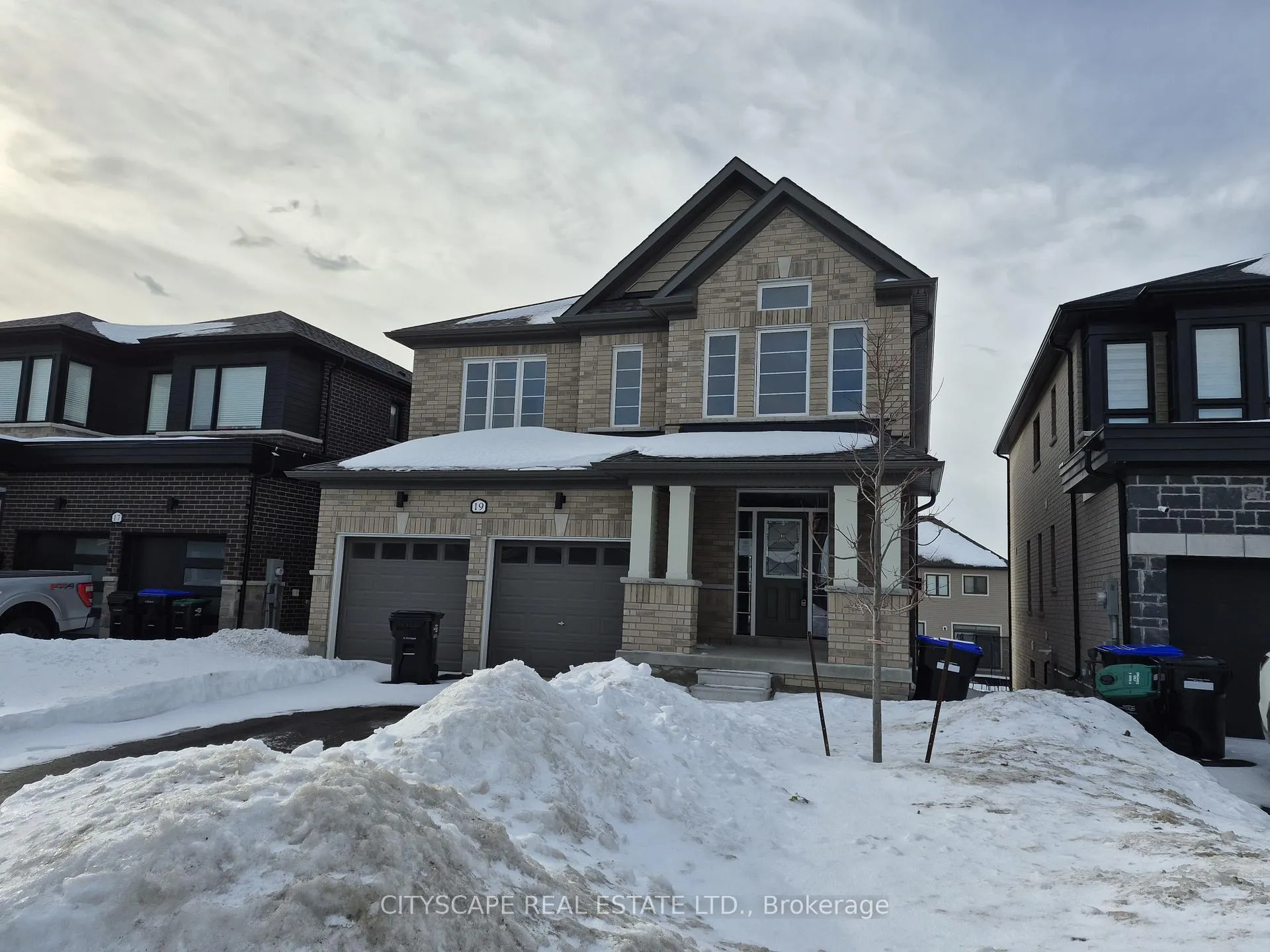 Photo 2 of 19 Rosanne Circle, Wasaga Beach — HOMEH