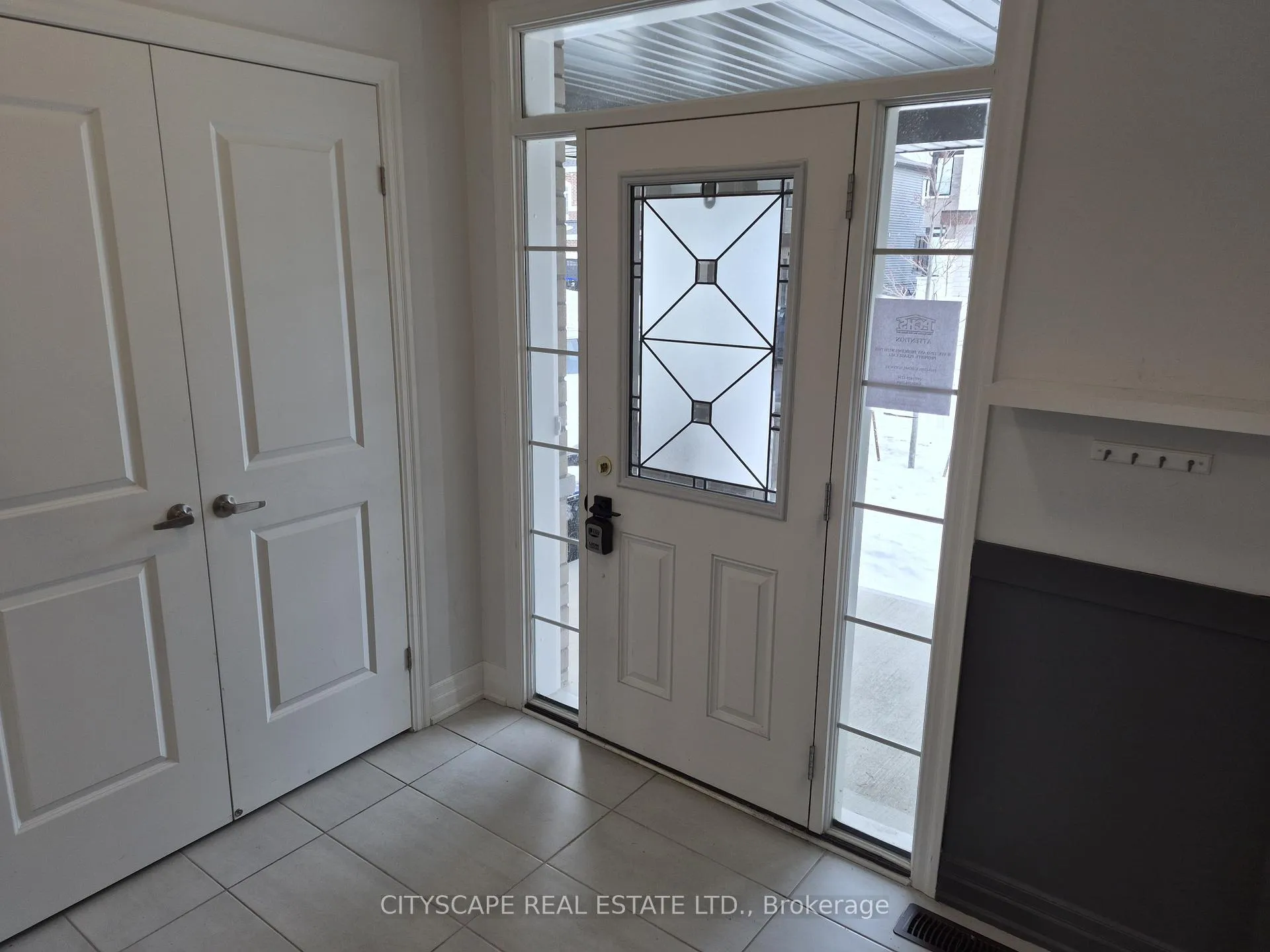 Photo 4 of 19 Rosanne Circle, Wasaga Beach — HOMEH