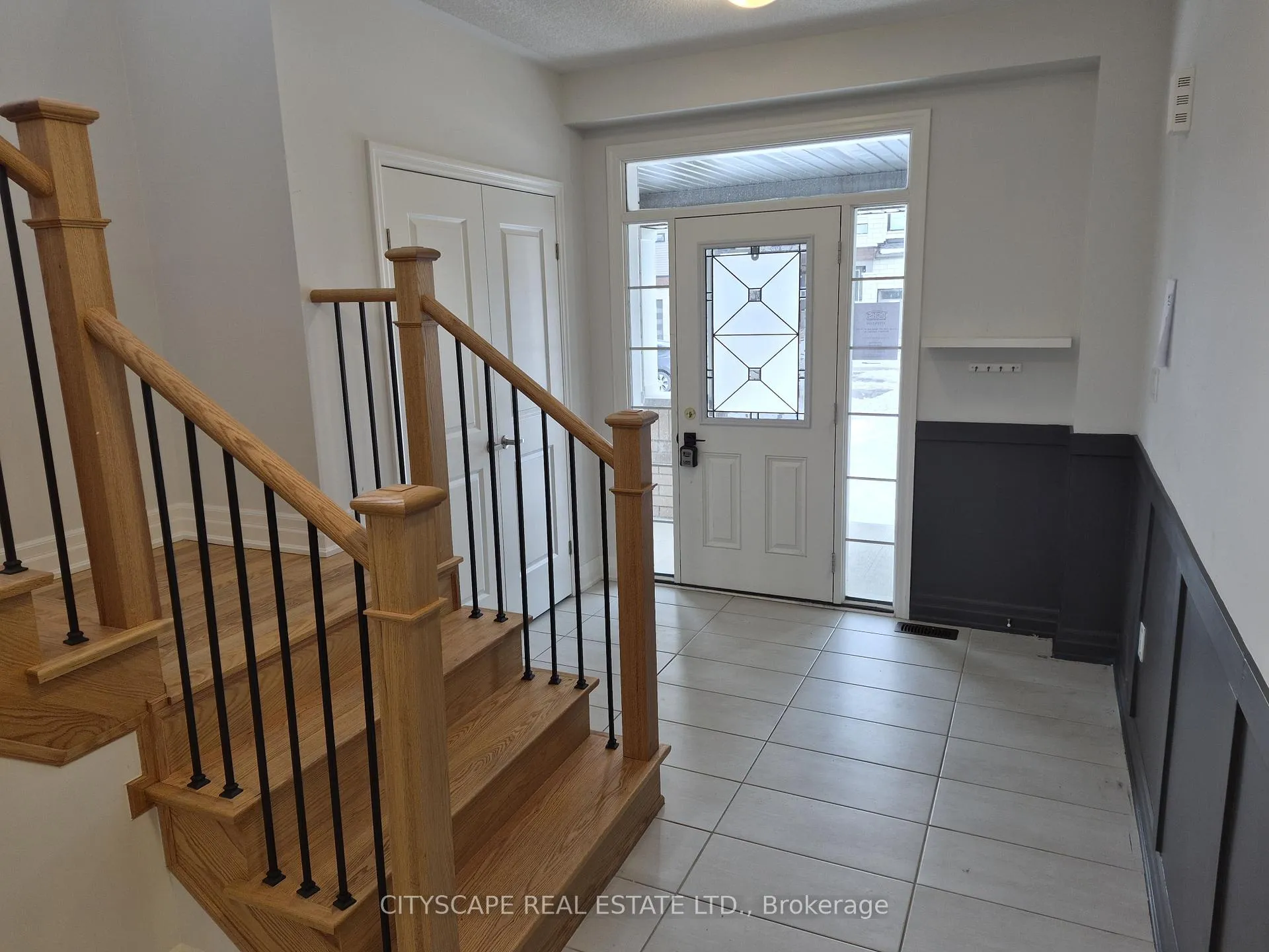 Photo 5 of 19 Rosanne Circle, Wasaga Beach — HOMEH