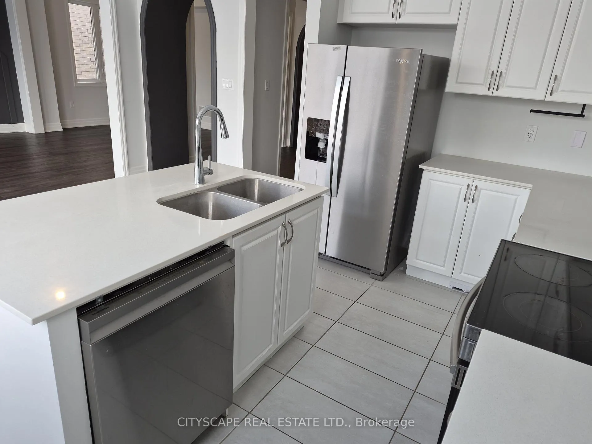 Photo 7 of 19 Rosanne Circle, Wasaga Beach — HOMEH