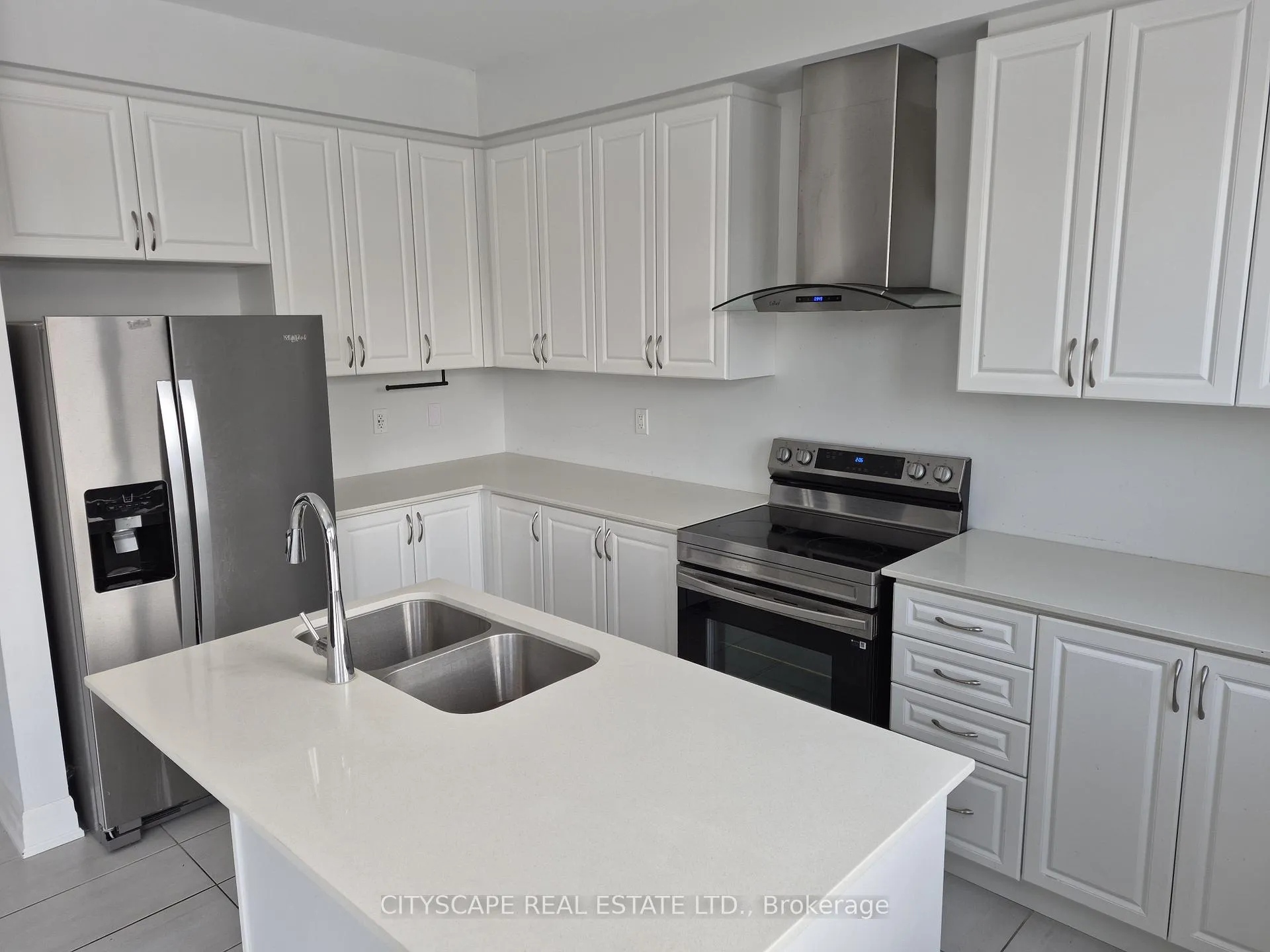 Photo 8 of 19 Rosanne Circle, Wasaga Beach — HOMEH