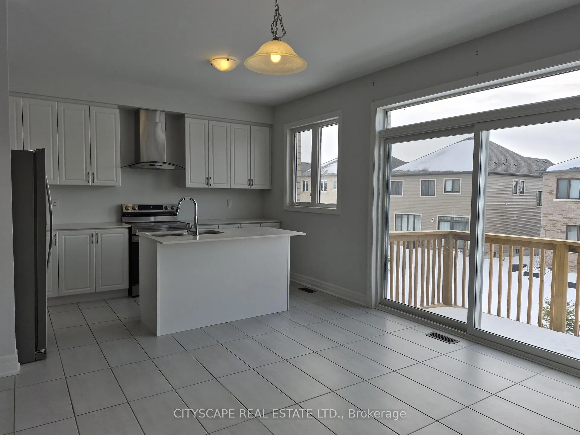 Photo 10 of 19 Rosanne Circle, Wasaga Beach — HOMEH