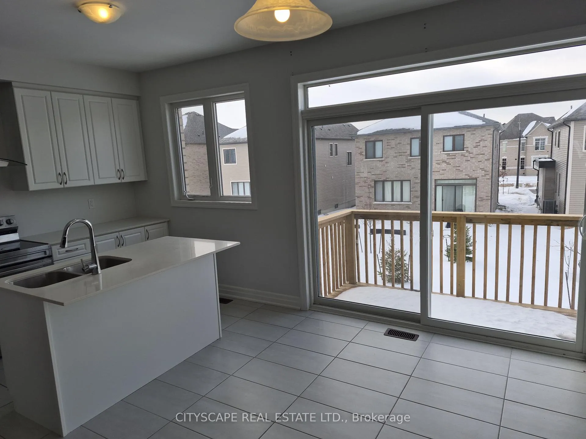 Photo 11 of 19 Rosanne Circle, Wasaga Beach — HOMEH