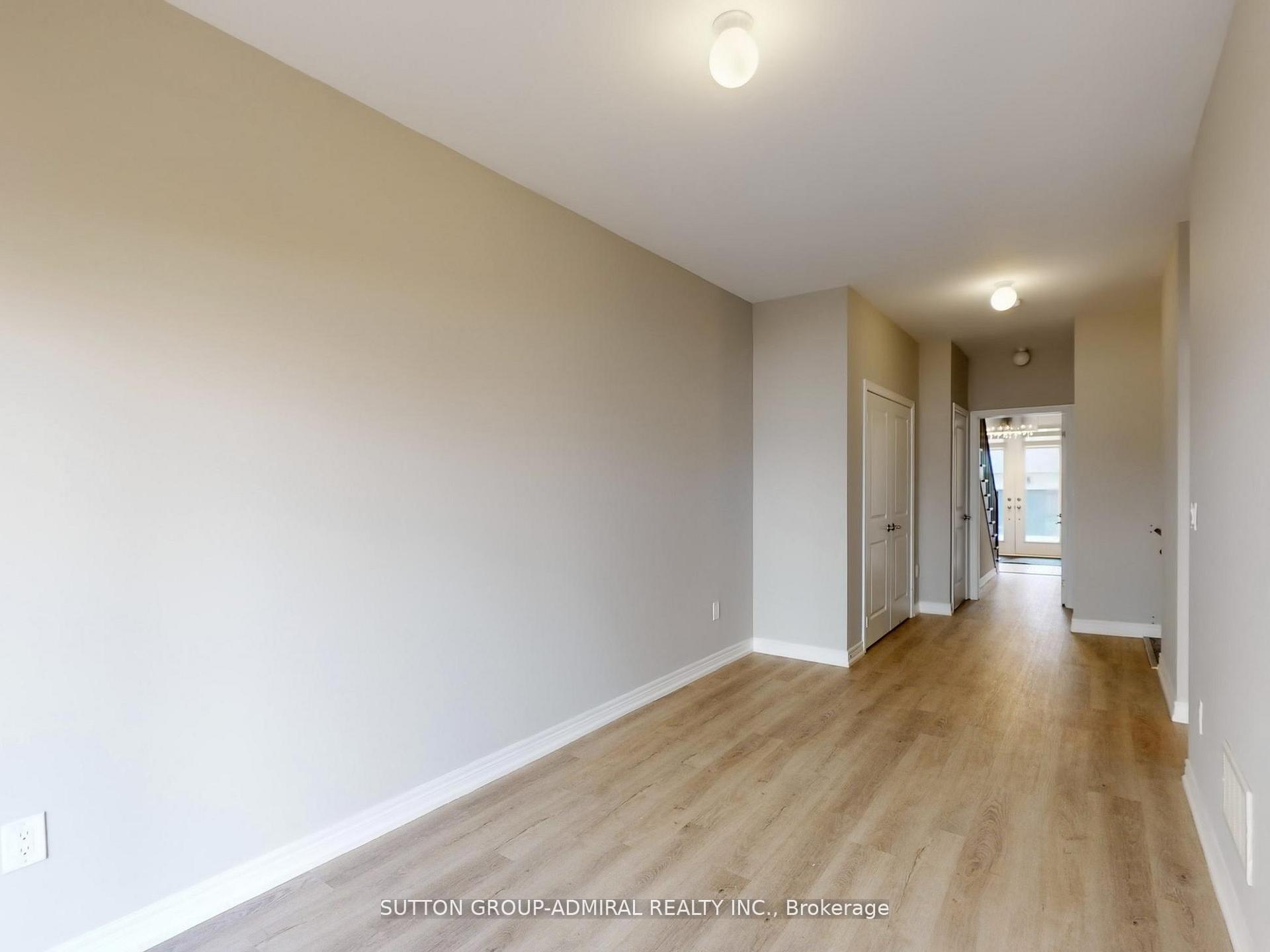 Photo 4 of 70 Laskin Drive, Vaughan, Patterson — HOMEH