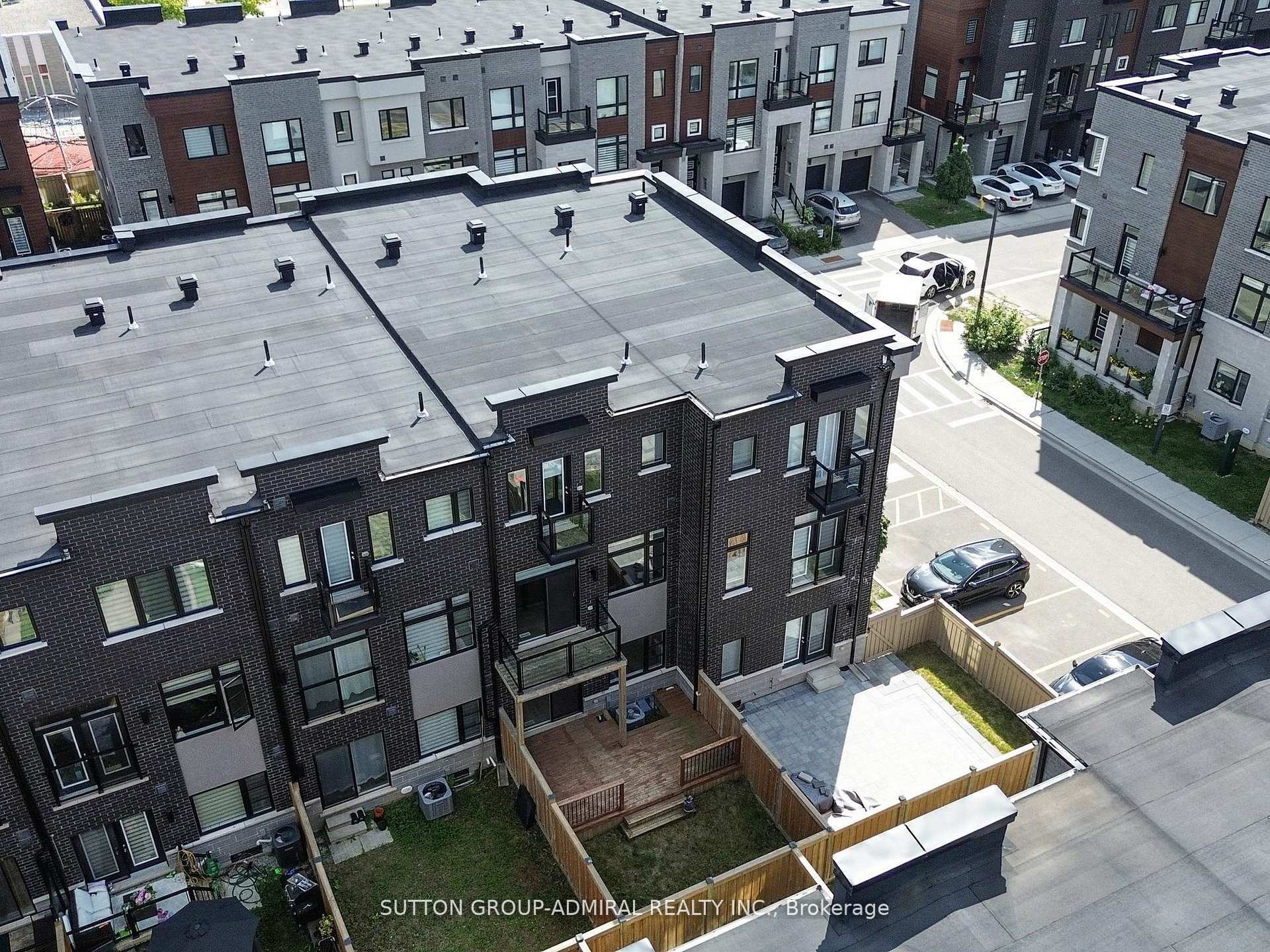 Photo 41 of 70 Laskin Drive, Vaughan, Patterson — HOMEH