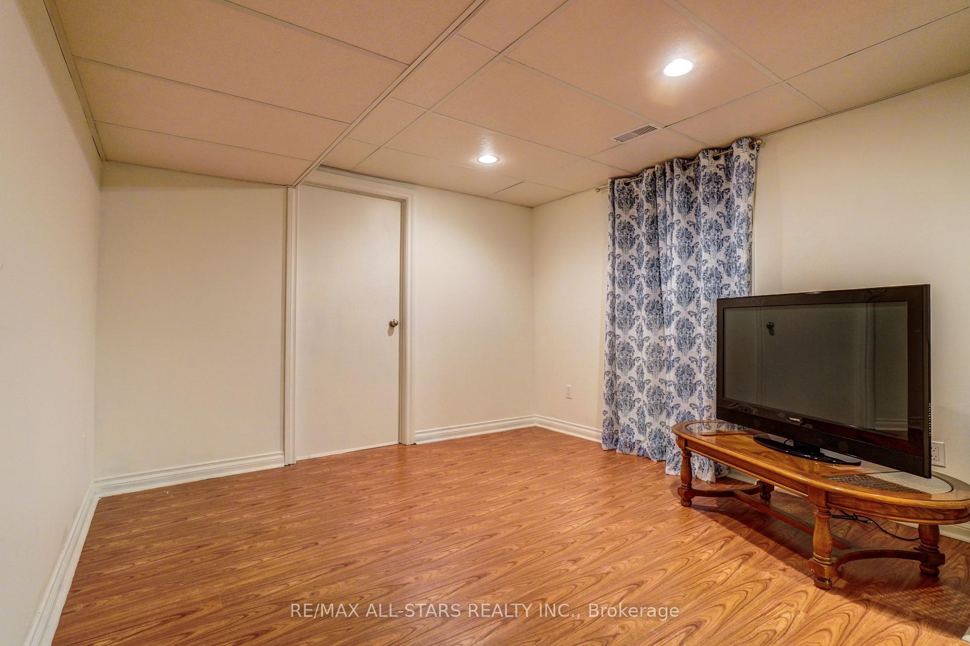 Photo 31 of 6 Wilson Street, Uxbridge — HOMEH
