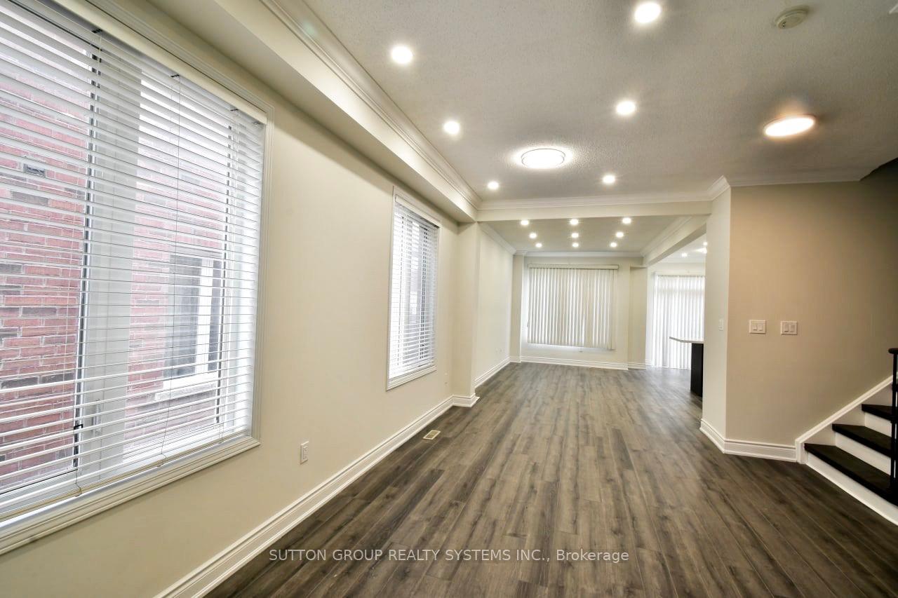 Photo 8 of 107 Laramie Crescent, Vaughan, Patterson — HOMEH