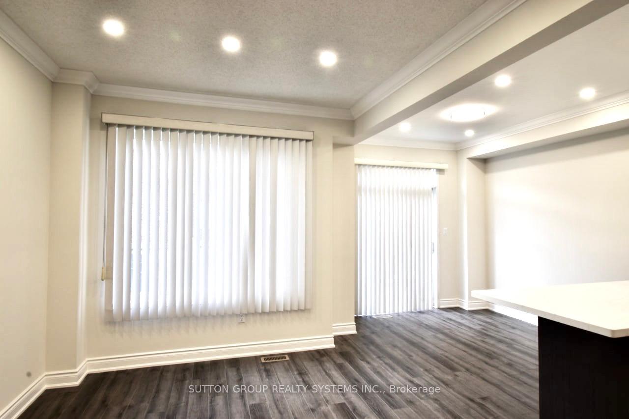 Photo 10 of 107 Laramie Crescent, Vaughan, Patterson — HOMEH