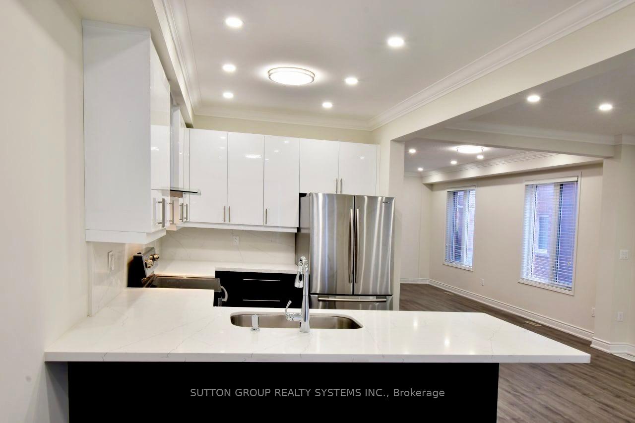 Photo 14 of 107 Laramie Crescent, Vaughan, Patterson — HOMEH