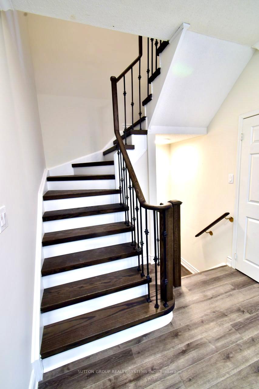 Photo 18 of 107 Laramie Crescent, Vaughan, Patterson — HOMEH