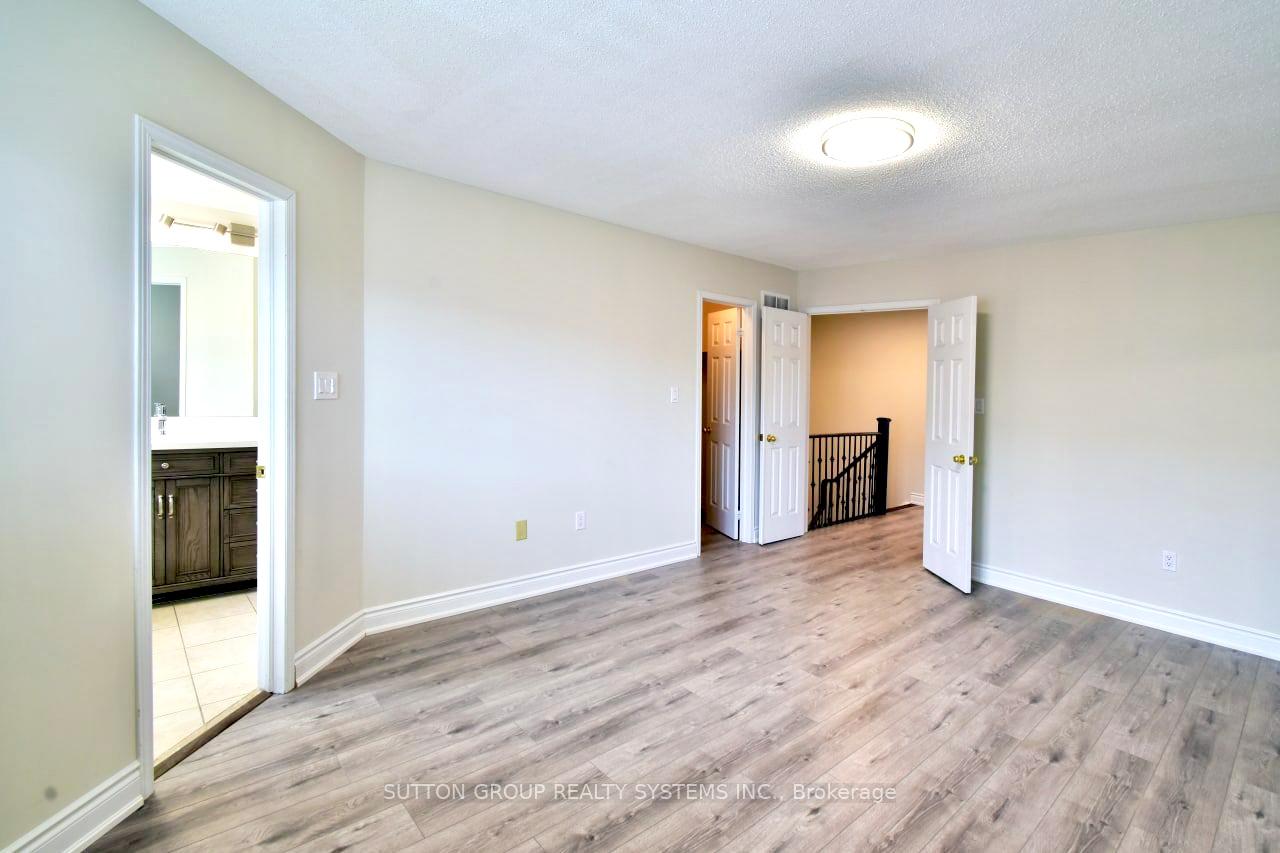 Photo 19 of 107 Laramie Crescent, Vaughan, Patterson — HOMEH