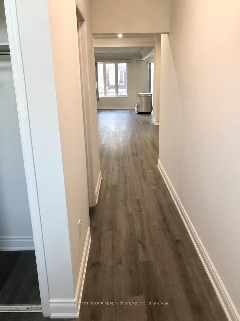 Photo 20 of 107 Laramie Crescent, Vaughan, Patterson — HOMEH