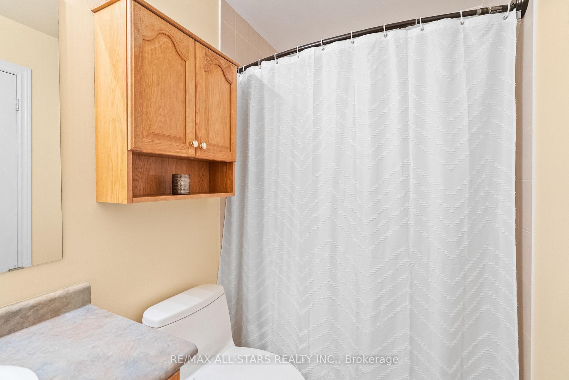Photo 24 of 69 Oakside Drive, Uxbridge — HOMEH