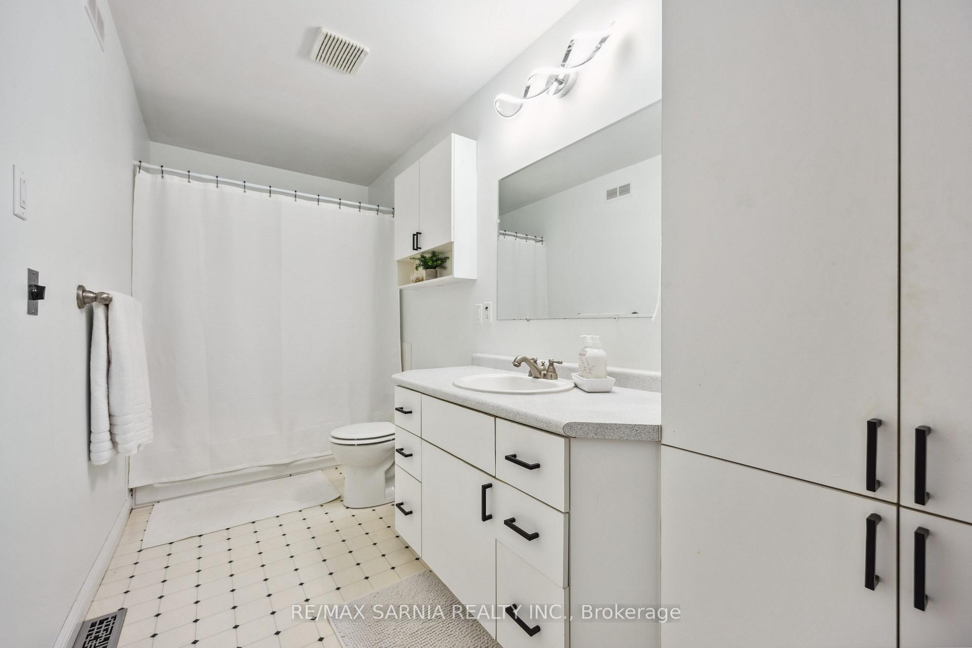 Photo 22 of 47 Sunset Avenue, Warwick, Watford — HOMEH