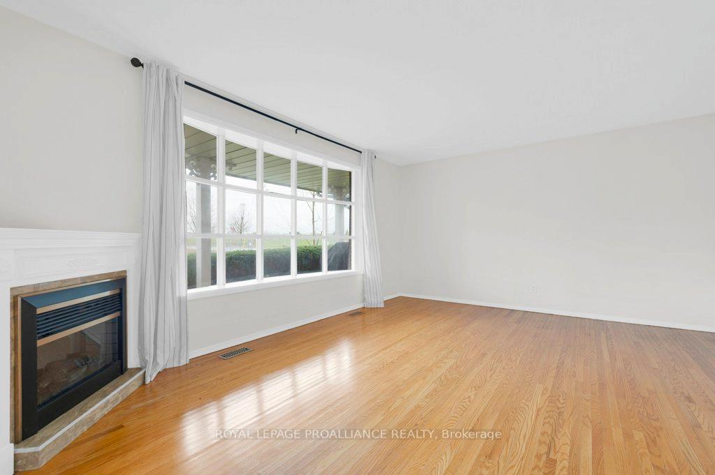 Photo 10 of 121 Palmer Road, Belleville, Belleville Ward — HOMEH