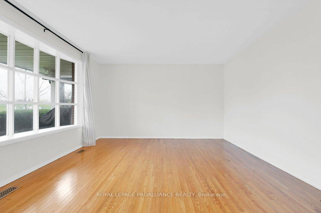 Photo 11 of 121 Palmer Road, Belleville, Belleville Ward — HOMEH