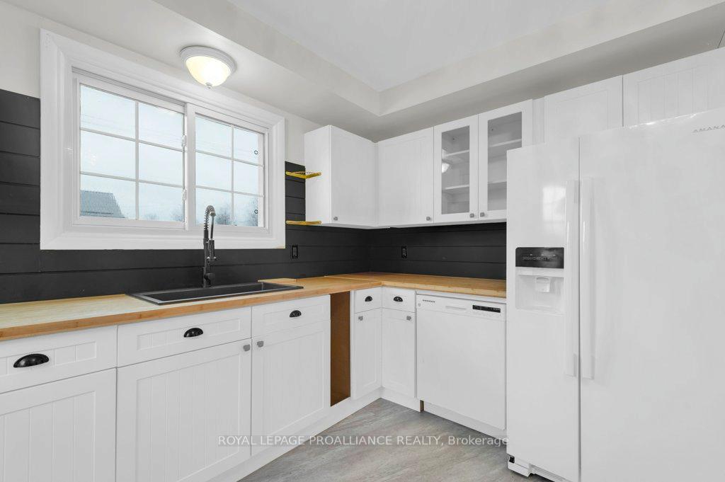 Photo 15 of 121 Palmer Road, Belleville, Belleville Ward — HOMEH