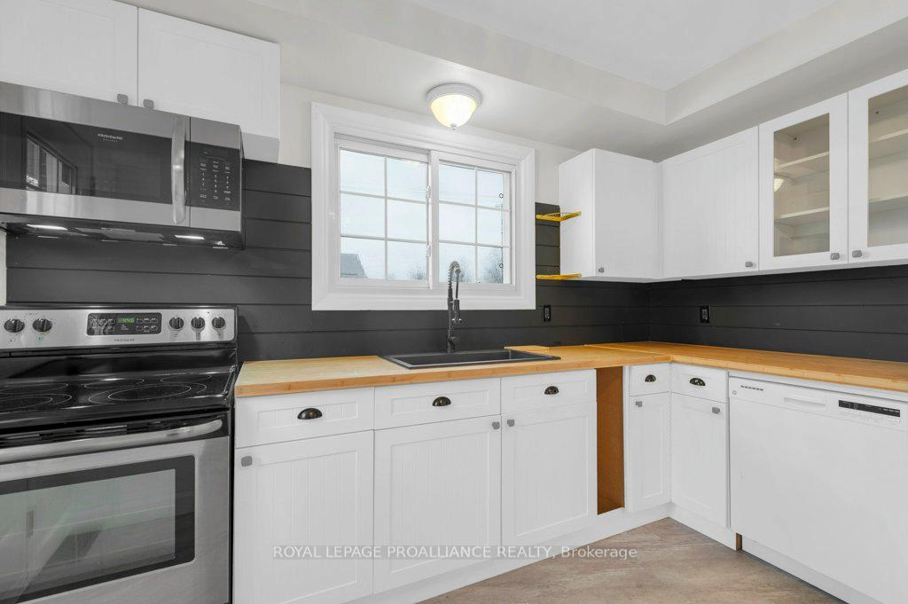 Photo 13 of 121 Palmer Road, Belleville, Belleville Ward — HOMEH