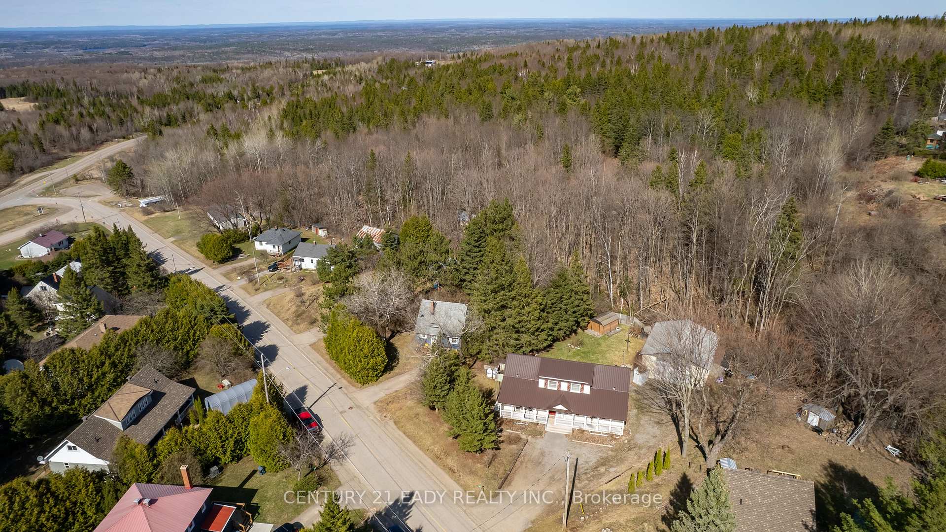 Photo 2 of 63 Sebastopol Drive, Bonnechere Valley, Eganville/Bonnechere Twp — HOMEH