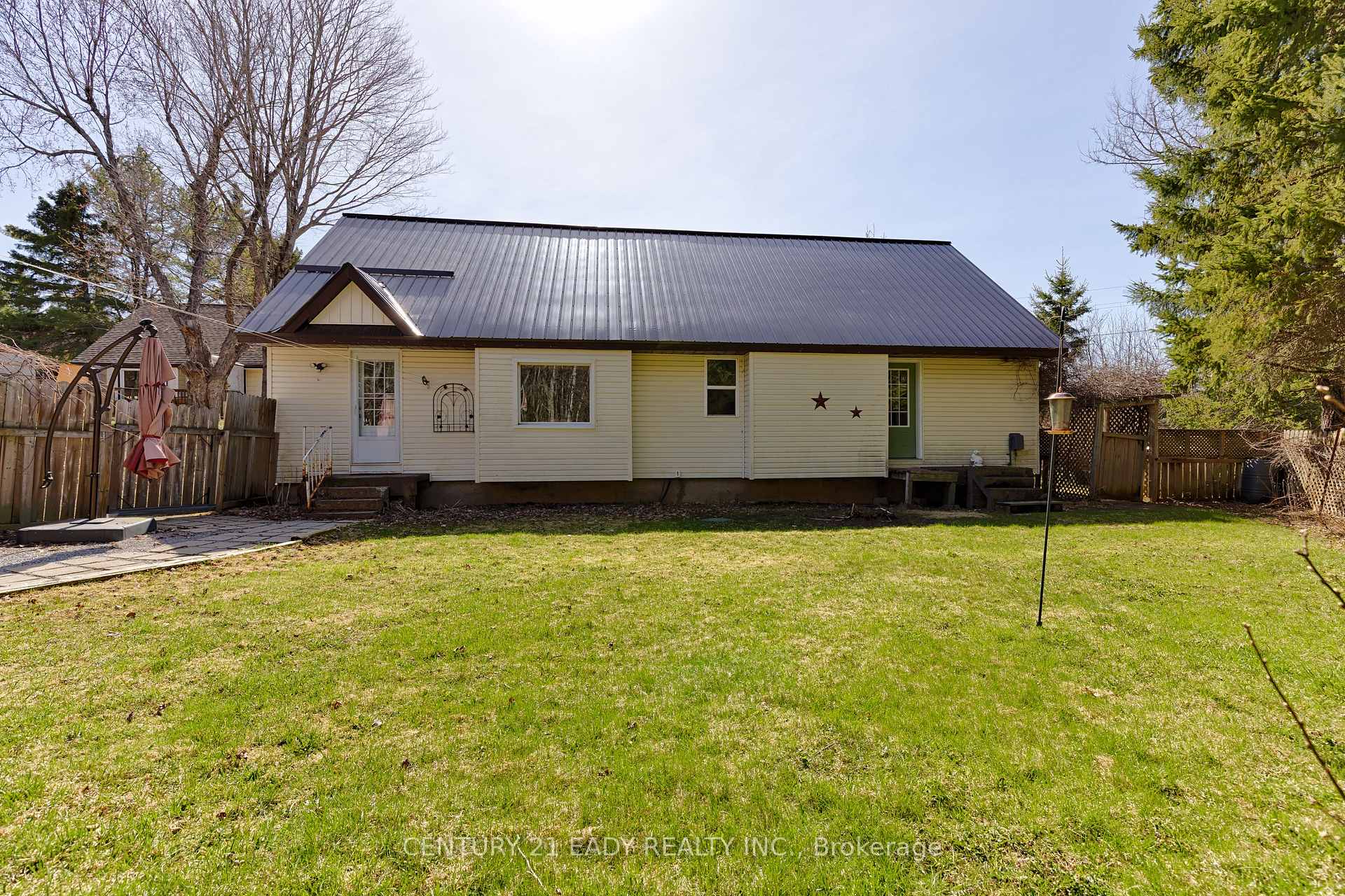 Photo 5 of 63 Sebastopol Drive, Bonnechere Valley, Eganville/Bonnechere Twp — HOMEH