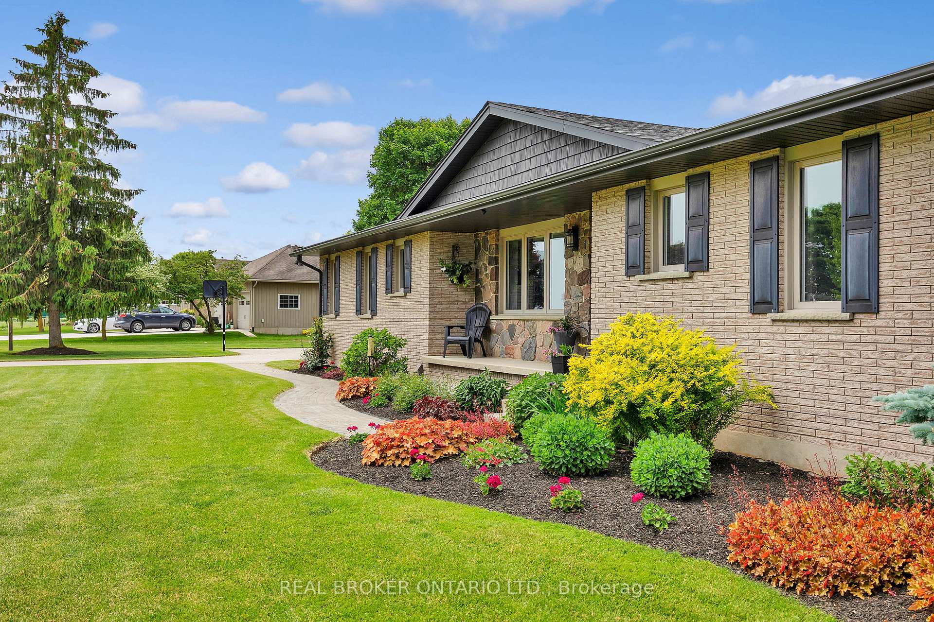 Photo 2 of 1 Shantz Place, Wellesley — HOMEH