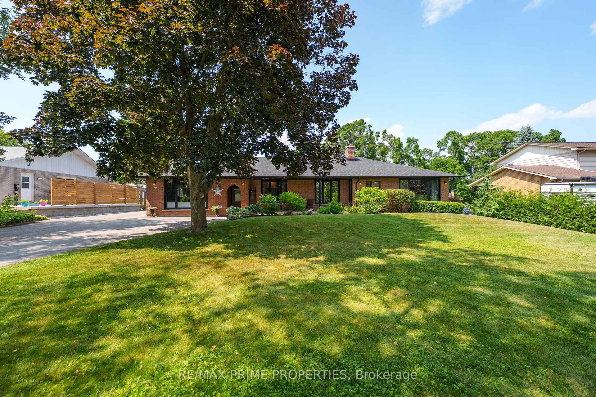 Photo 1 of 292 Zephyr Road, Uxbridge, Rural Uxbridge — HOMEH