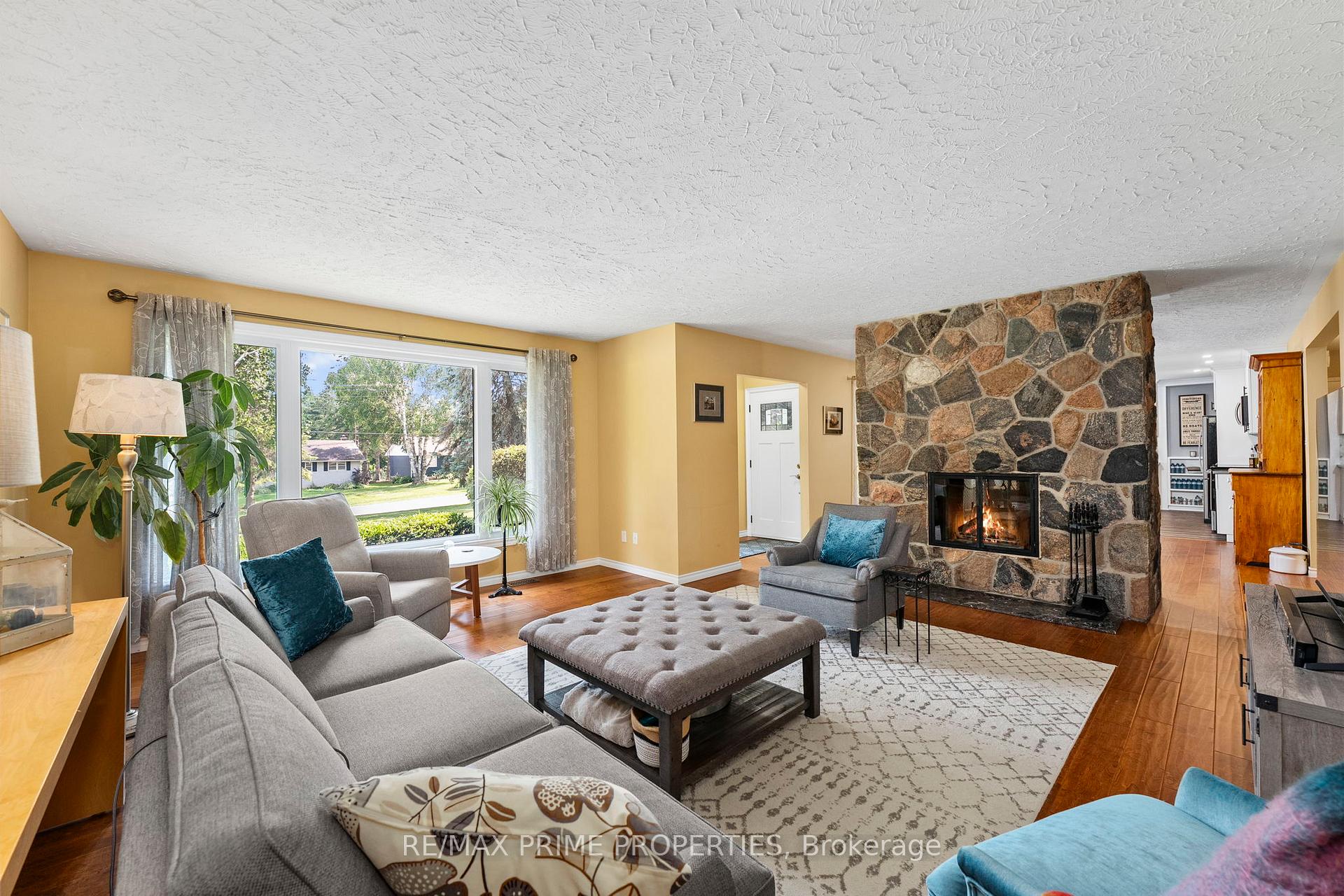 Photo 3 of 292 Zephyr Road, Uxbridge, Rural Uxbridge — HOMEH