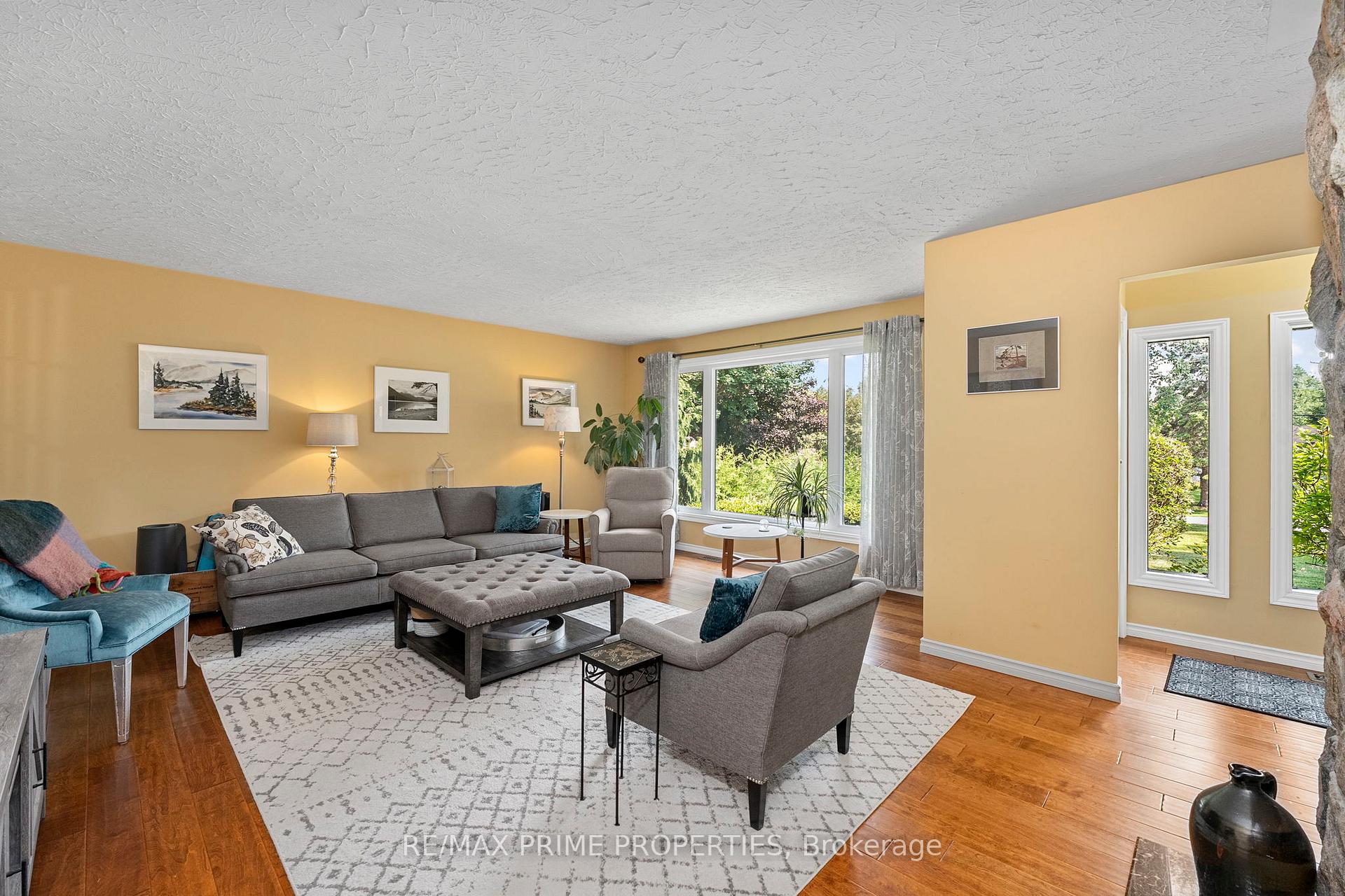 Photo 5 of 292 Zephyr Road, Uxbridge, Rural Uxbridge — HOMEH