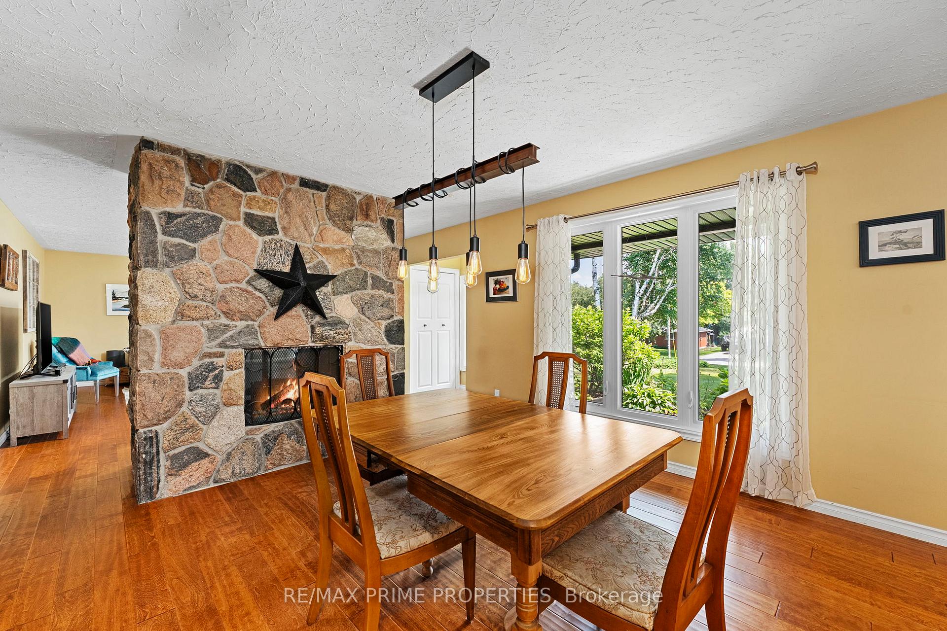 Photo 11 of 292 Zephyr Road, Uxbridge, Rural Uxbridge — HOMEH