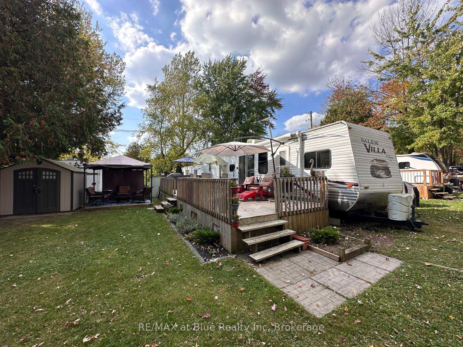 Front of Unit S 8, 7489 Sideroad 5 E