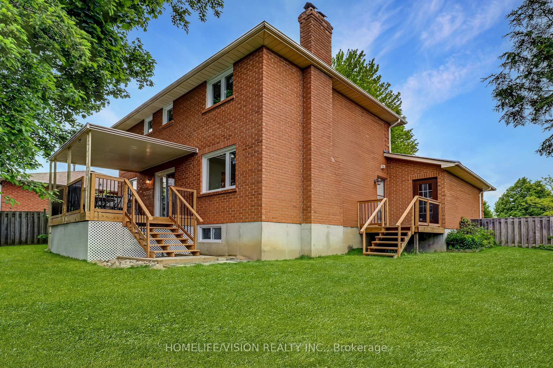Photo 2 of 66 Munro Crescent, Uxbridge — HOMEH