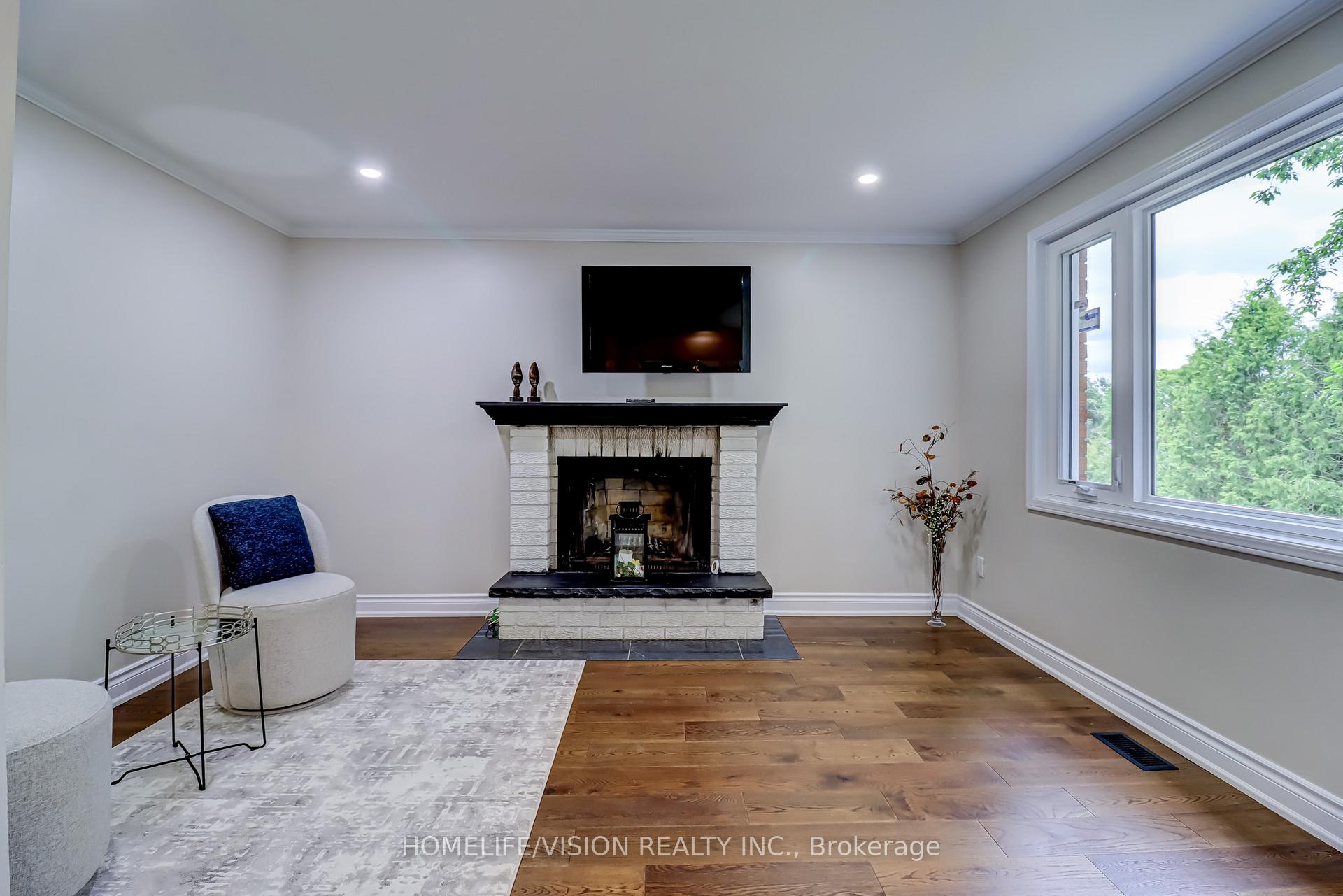 Photo 10 of 66 Munro Crescent, Uxbridge — HOMEH
