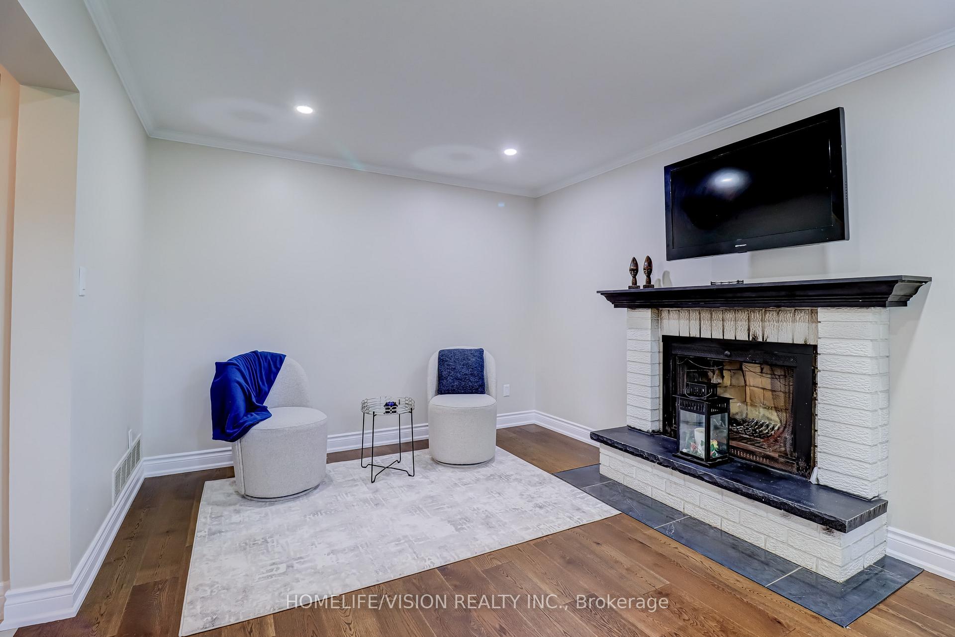 Photo 11 of 66 Munro Crescent, Uxbridge — HOMEH