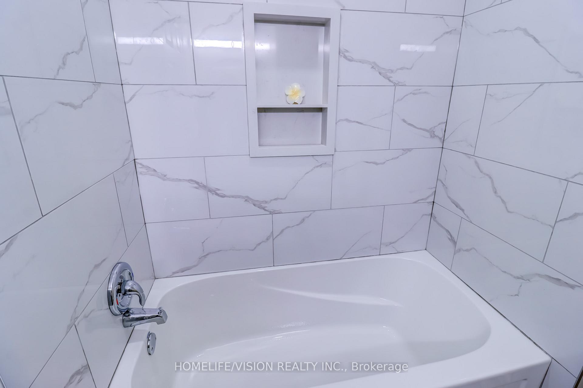 Photo 17 of 66 Munro Crescent, Uxbridge — HOMEH